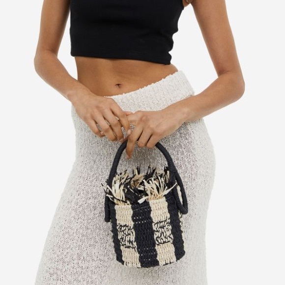 H&M Black/Cream Straw Bucket Bag - Picture 5 of 5